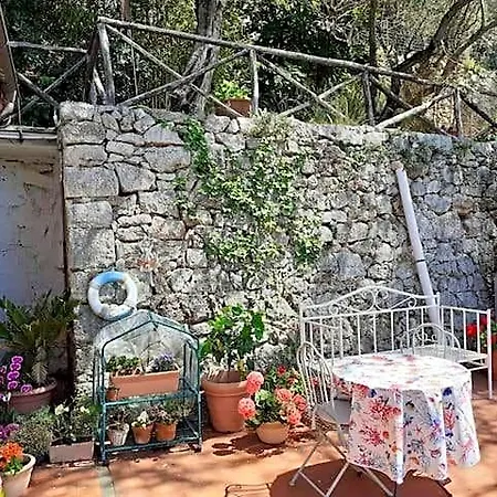 Il Nido Di Kiki Bike &fun Couette-café Finale Ligure